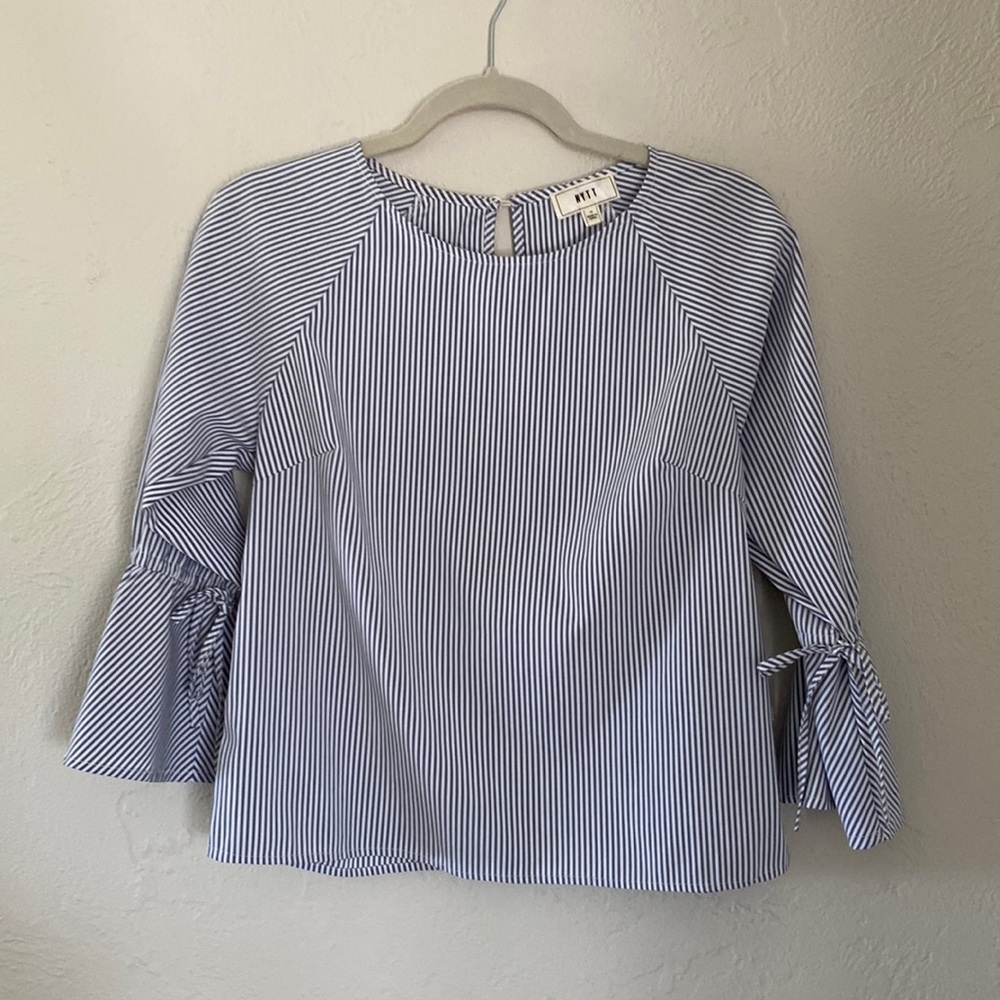 Nytt Seersucker Bell Sleeve Top